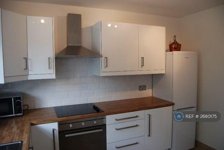 2 bedroom flat to rent - Photo 5