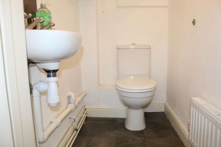 2 bed House - To Let - Photo 5
