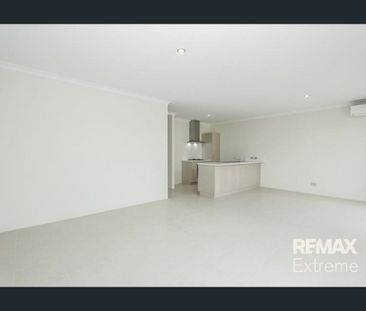 Terrace style home in the gorgeous beachside suburb Eglinton! - Photo 1