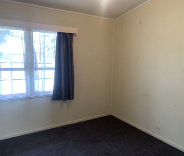 A little bit of Kiwiana culture from the 1960's, this two bedroom o... - Photo 1