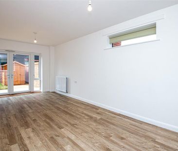 3 bedroom semi-detached house to rent - Photo 1