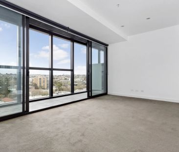 Stylish Two Bedroom - Photo 2