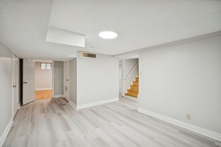 For Lease - 211 Maplehurst Avenue, Toronto, Ontario - Photo 3