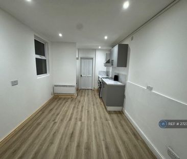 2 bedroom maisonette to rent - Photo 5