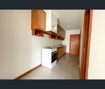 2/6 Stradling Avenue, Geelong, Vic 3220 - Photo 1