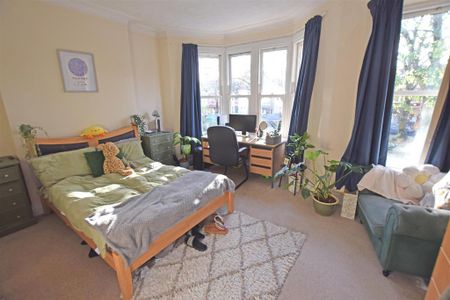 6 bedroom terraced house to rent - Photo 3