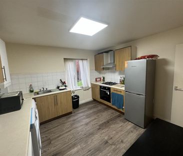 Orchard Lodge, Hyde Park, LS6 2EN, Leeds - Photo 5