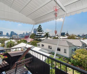 Inner-City Lifestyle Living in the Heart of West End - Photo 5