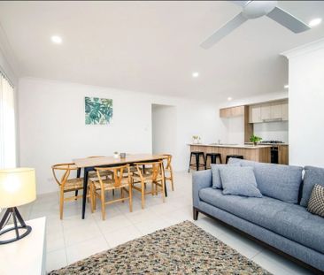 STYLISH LOW MAINTENANCE DUPLEX - Photo 2