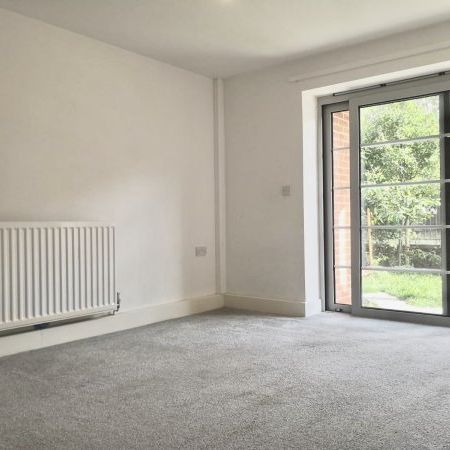 Jassi Court, Portsmouth - Photo 1