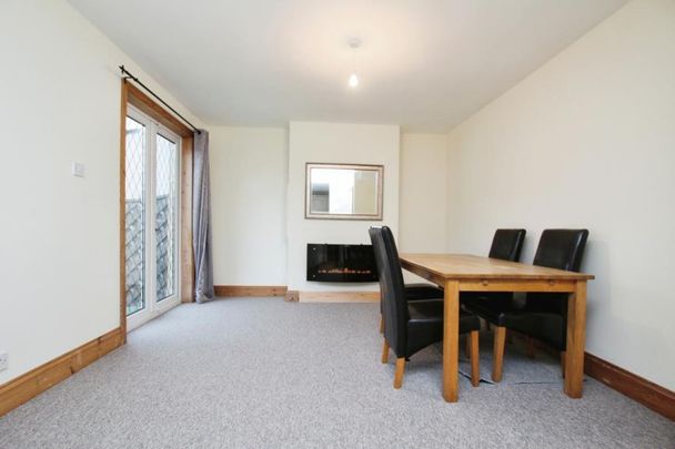 4 bedroom semi-detached house to rent - Photo 1