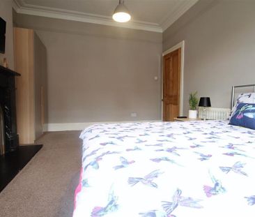 4 bedroom flat to rent - Photo 4
