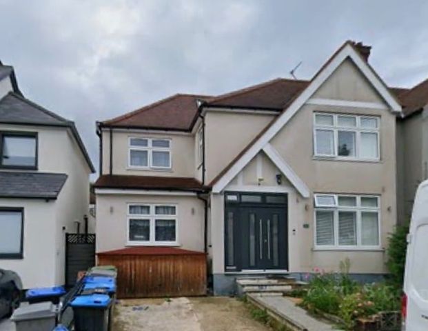 2 Bed Flat, Gladstone Park Gardens, NW2 - Photo 1