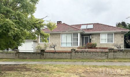 Freshly Painted 3 Bedroom - Photo 3