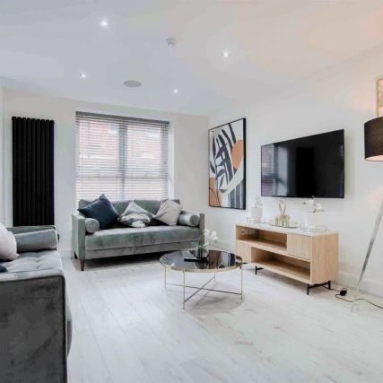 6 Beds 6 Baths - Photo 1