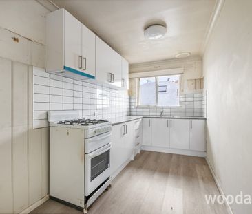 Spacious Two Bedroom Apartment - Photo 3