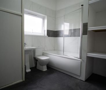 2 bedroom end of terrace house to rent - Photo 5