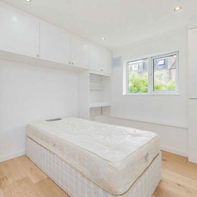 4 bedroom flat to rent - Photo 1