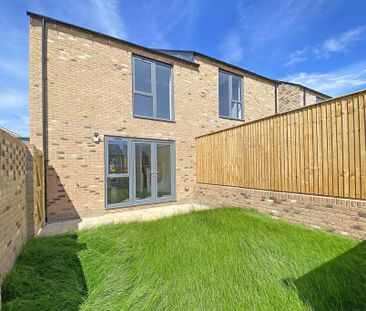 3 bedroom semi-detached house to rent - Photo 1