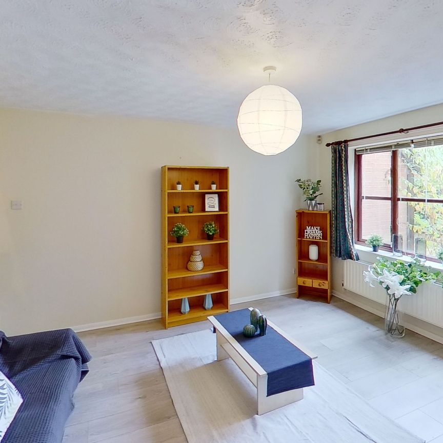 14 Hinchin Brook, NG7 2EF, NOTTINGHAM - Photo 1