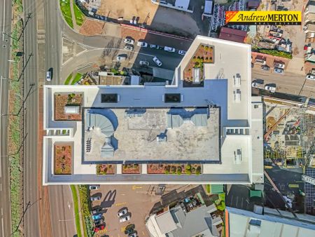 “Luxurious Three-Bedroom Plus Study Apartment with Panoramic Views” - Photo 2