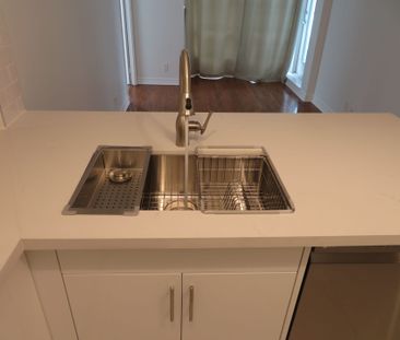 For Lease - 33 Elm Drive Unit# 406, Mississauga, Ontario - Photo 2