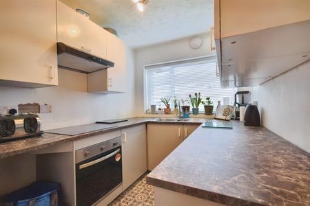 Crypt Court, Tuffley - Photo 3