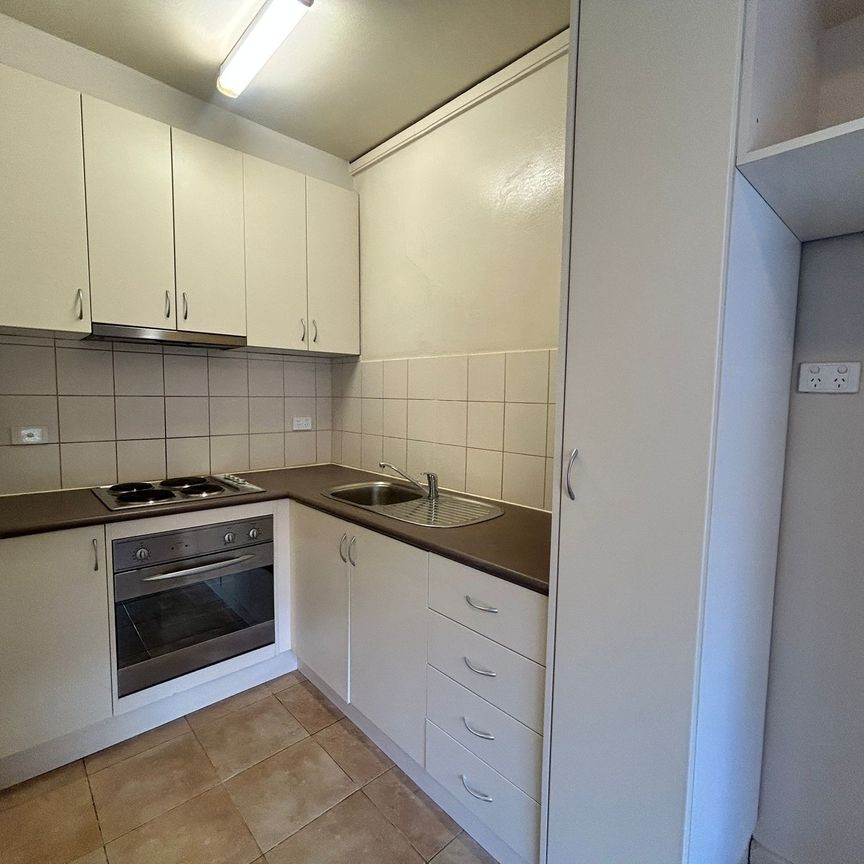 4 / 3 Kokaribb Rd, Carnegie - Photo 1