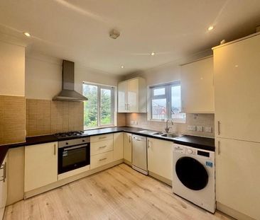 3 bedroom flat to rent - Photo 4