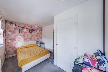 4 bedroom terraced house to rent - Photo 3