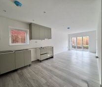 3 bed Flat for Rent - Photo 5