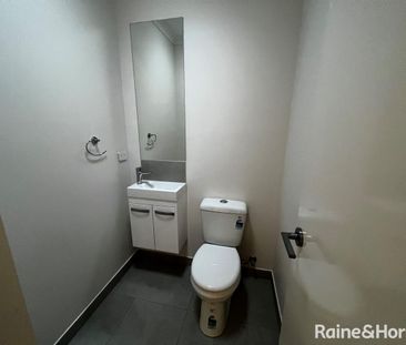Quality Built Family 4 Br Home in Thornhill Park! - Photo 6