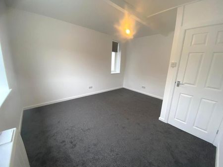 3 bedroom flat to rent - Photo 3