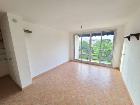 Appartement 3 pièces 53m2 MARSEILLE 9EME 952 euros - Photo 3