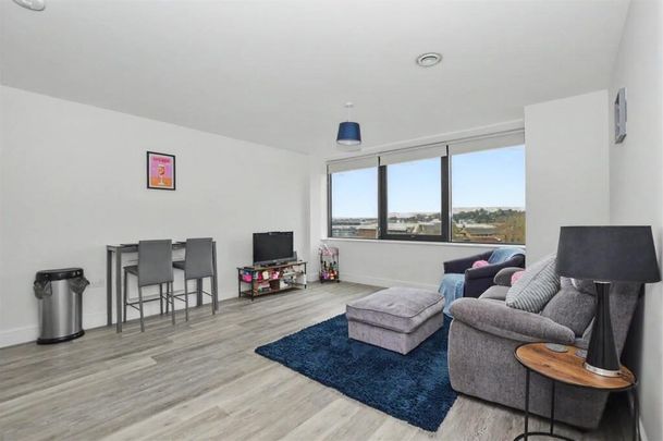 2 Bedroom Flat / Apartment to let - Photo 1