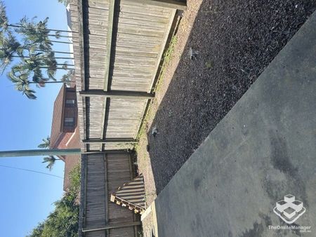 3 bed Townhouse, Garage & Carport - Photo 3