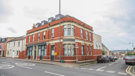 2 bedroom flat to rent - Photo 4