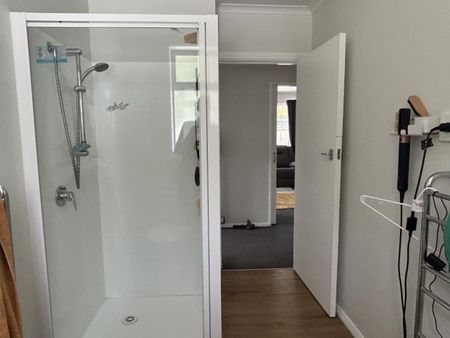 3 Bedroom Home + Double Garage - Photo 5