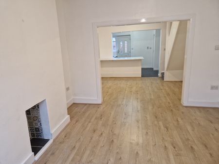 2 Bed Terraced House, Bartlett Street, L15 - Photo 3