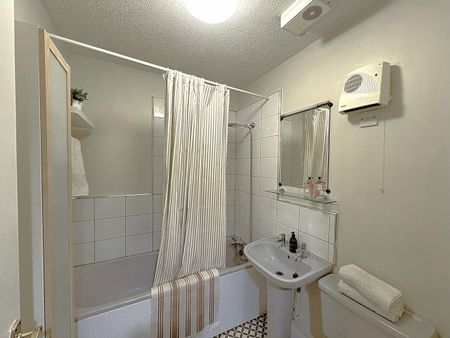 Studio Flat, Paxton Road, SE23 - Photo 2