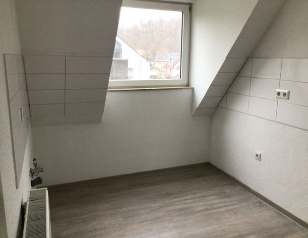 Die gefällt mir: günstige 3-Zimmer-Dachgeschosswohnung - Photo 1