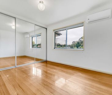 Cosy Family Home With A Large Backyard - Photo 5