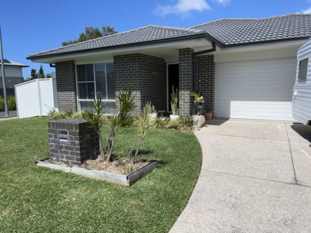 Modern family home in sought after Ferngrove Estate - Photo 3