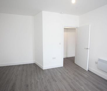 3 bedroom flat to rent - Photo 2
