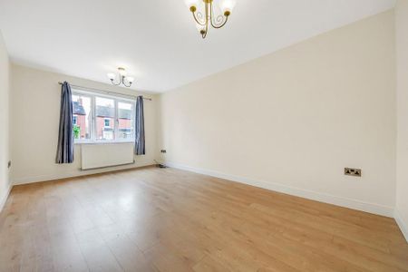 4 bedroom semi-detached house to rent - Photo 2