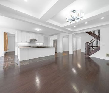 For Lease - 70 Forest Edge Crescent, East Gwillimbury, Ontario - Photo 1