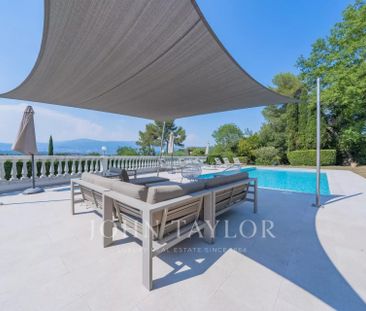 Maison à louer Mougins, Cote d'Azur, France6 500 EUR / Mois - Photo 1