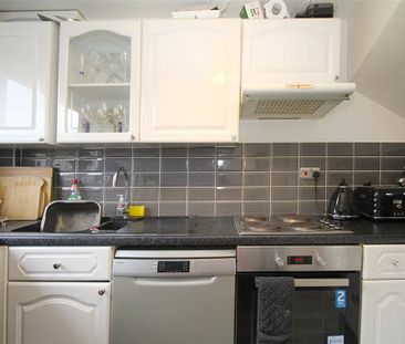 3 bedroom semi-detached house to rent - Photo 6