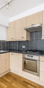 3 Bed Terraced House, Richard House Drive, E16 - Photo 3