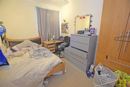 6 bedroom terraced house to rent - Photo 5